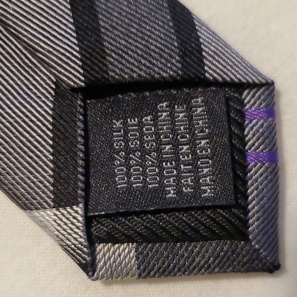 Men's Geoffrey Beene Silk Grey with black and purple pattern tie - Picture 3 of 6